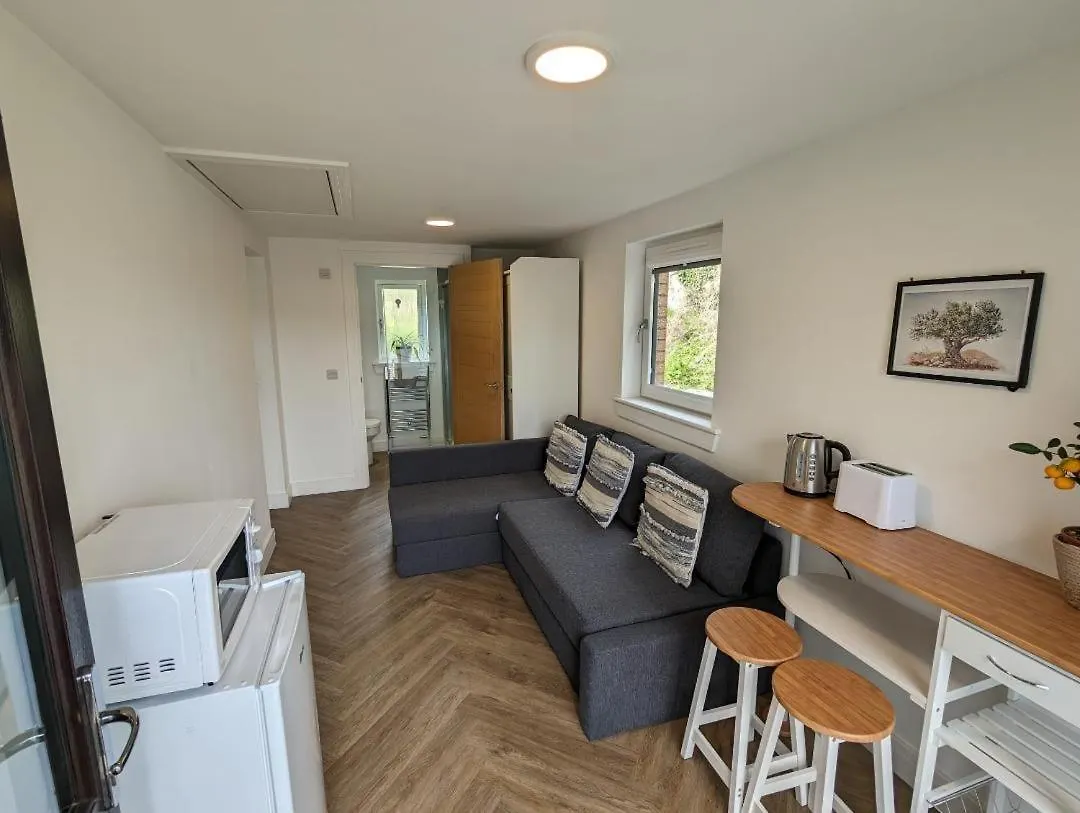 En-Suite Double Room With Private Entrance Эдинбург Проживание в семье